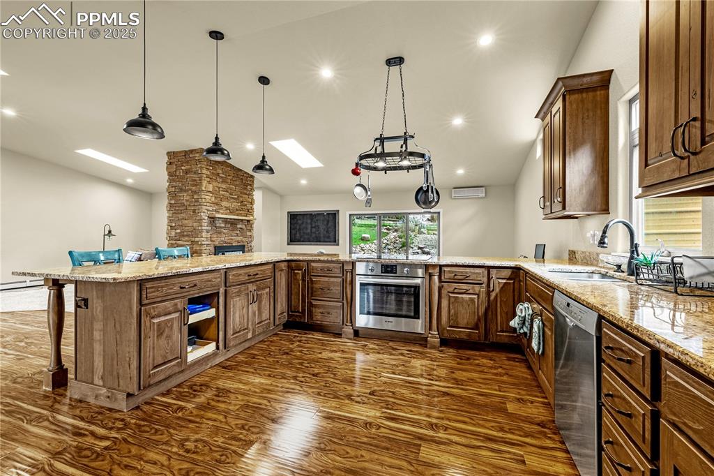 Image 4 of 35: Kitchen