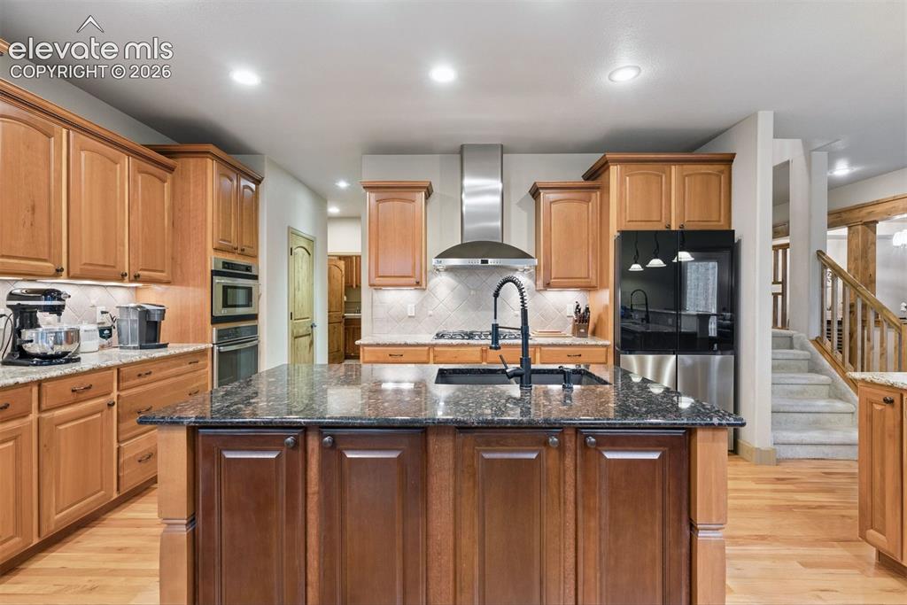 Image 11 of 50: Kitchen