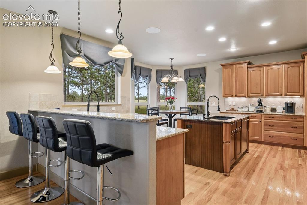 Image 12 of 50: Kitchen