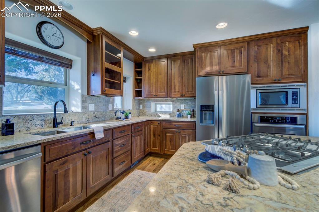 Image 17 of 44: Kitchen