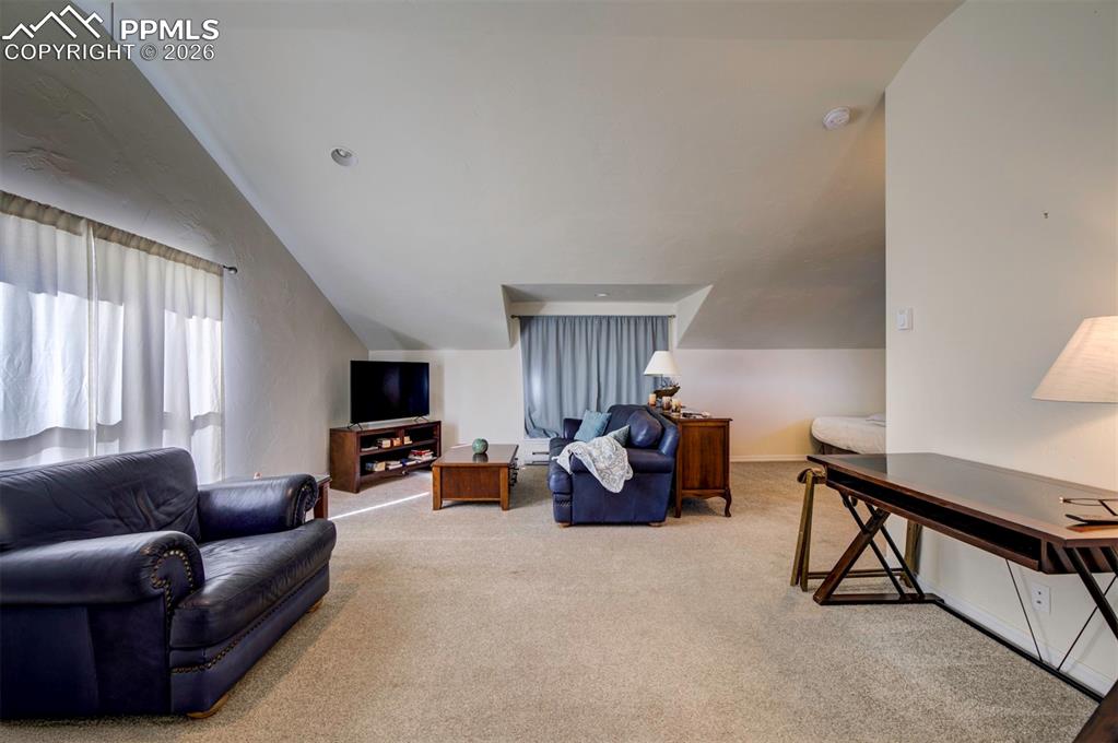 Image 36 of 44: Living Room