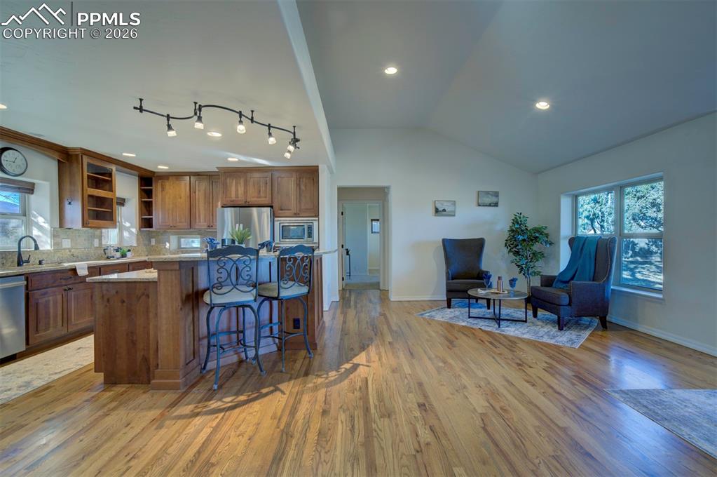 Image 42 of 44: Kitchen