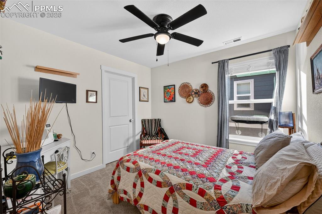 Image 14 of 36: Bedroom