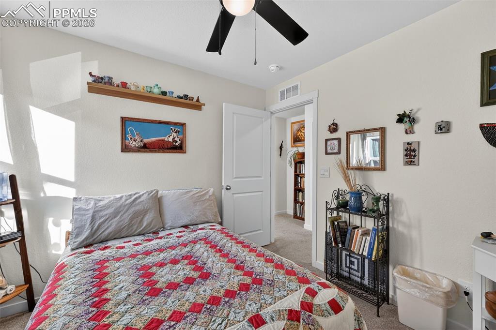 Image 15 of 36: Bedroom