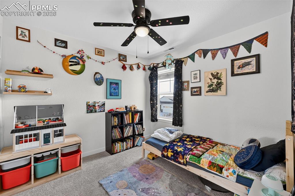 Image 16 of 36: Bedroom