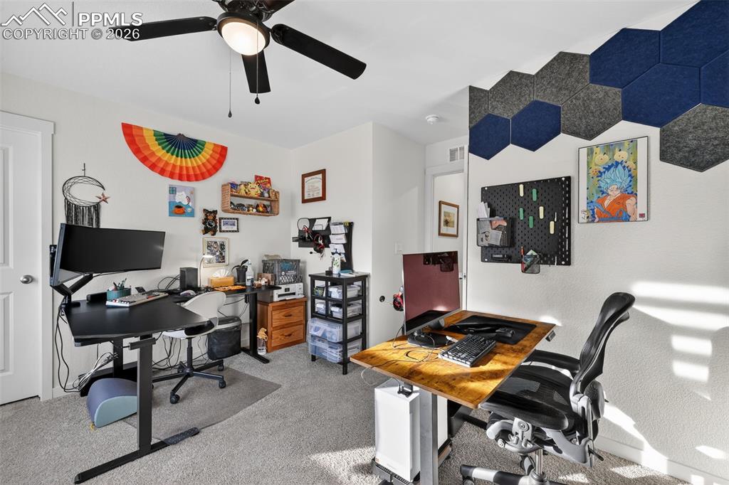 Image 19 of 36: Office