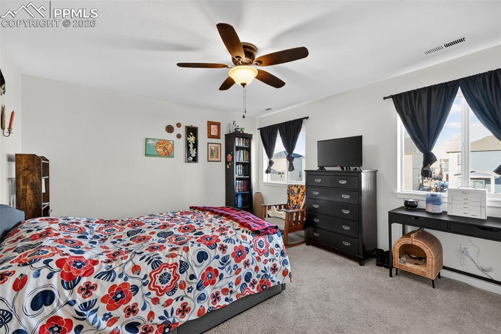 Image 22 of 36: Bedroom