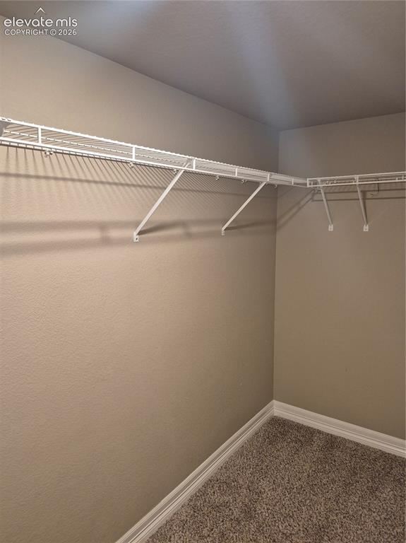 Image 18 of 32: Closet