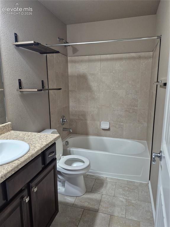 Image 25 of 32: Bathroom