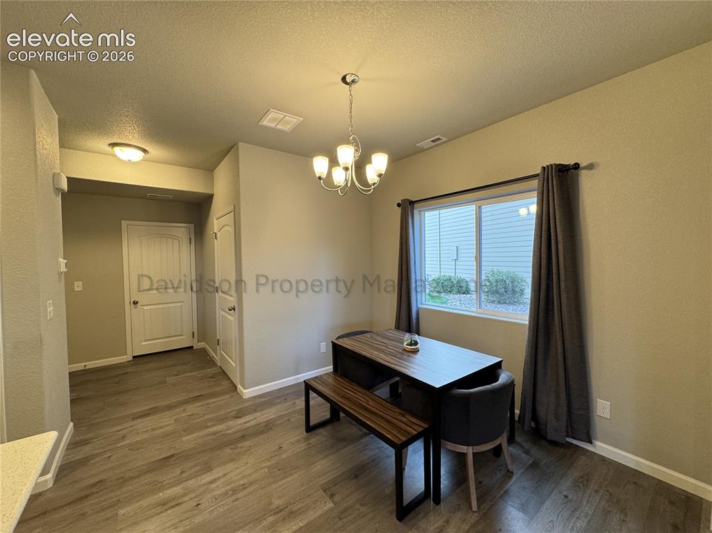 Image 4 of 16: Dining Area