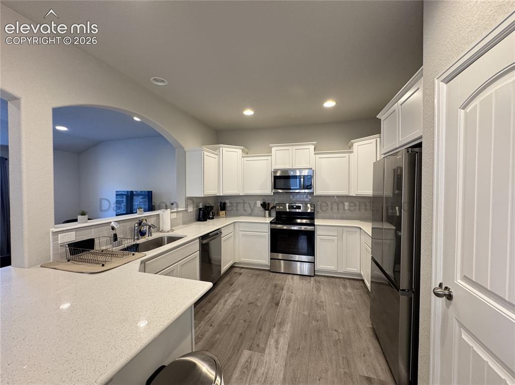 Image 5 of 16: Kitchen