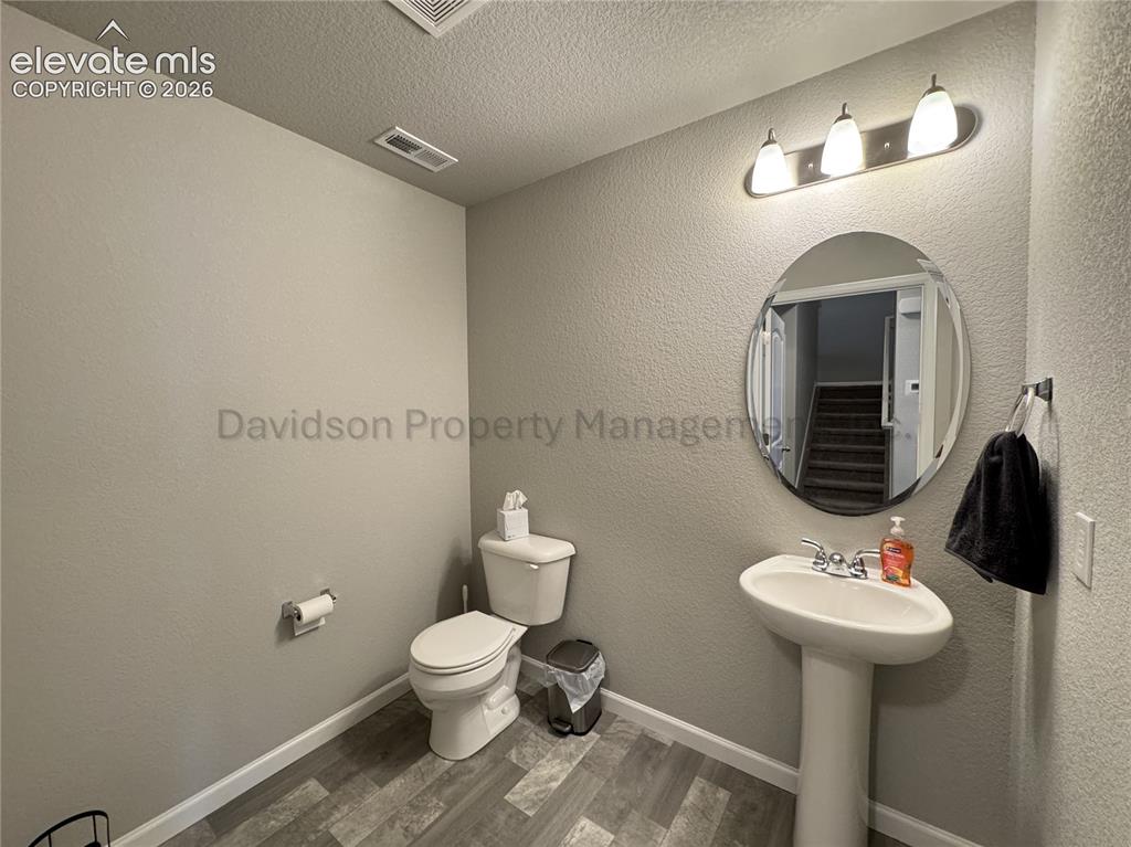 Image 6 of 16: Bathroom