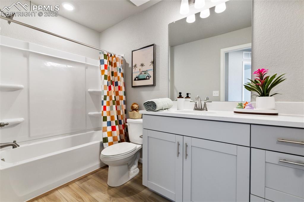 Image 15 of 19: Photos of model home