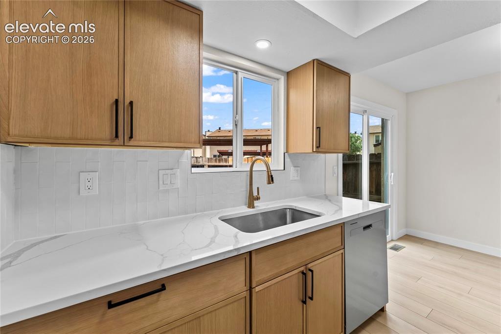 Image 11 of 35: Kitchen