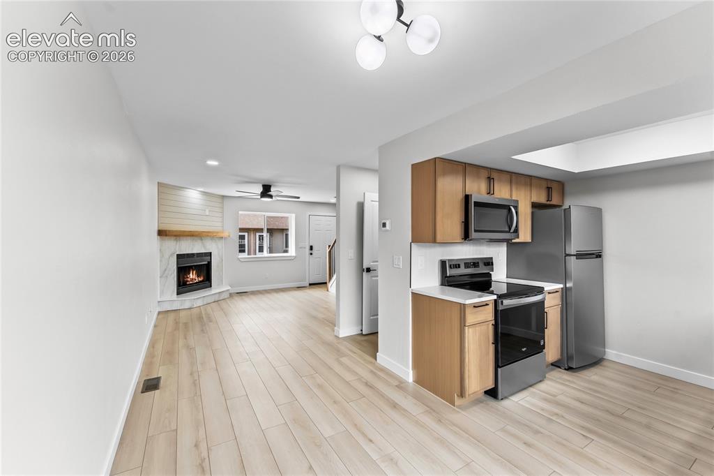 Image 14 of 35: Kitchen