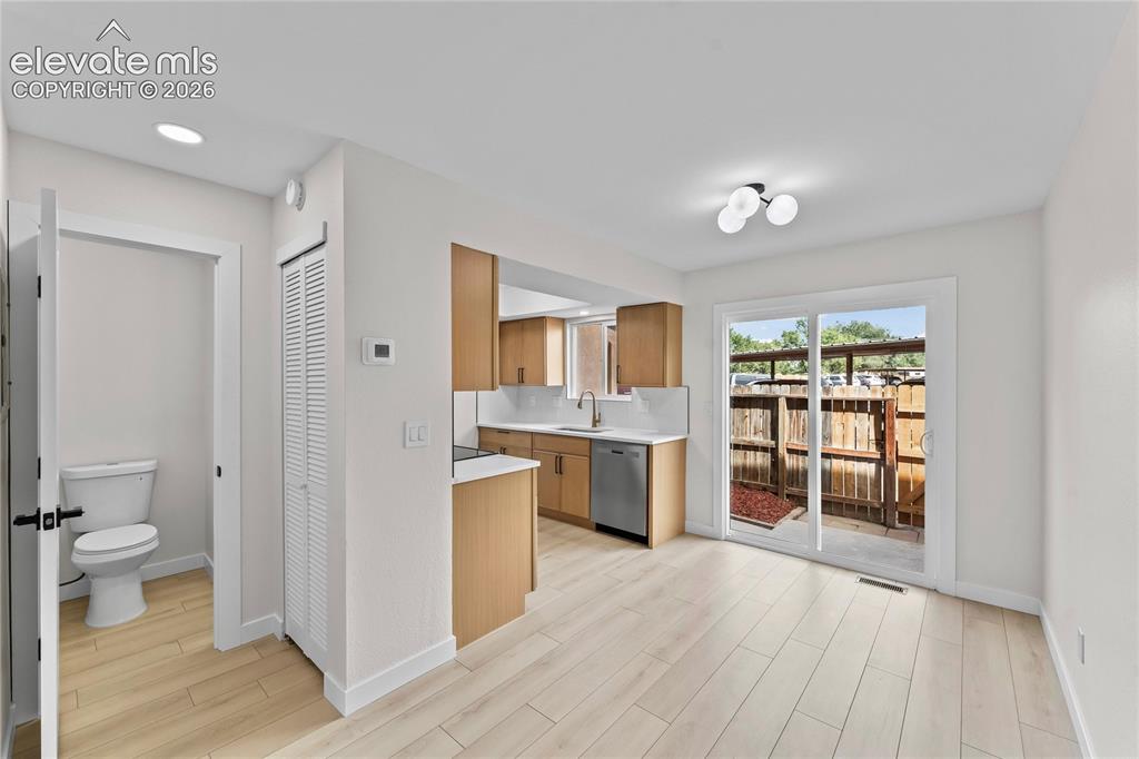 Image 7 of 35: Kitchen
