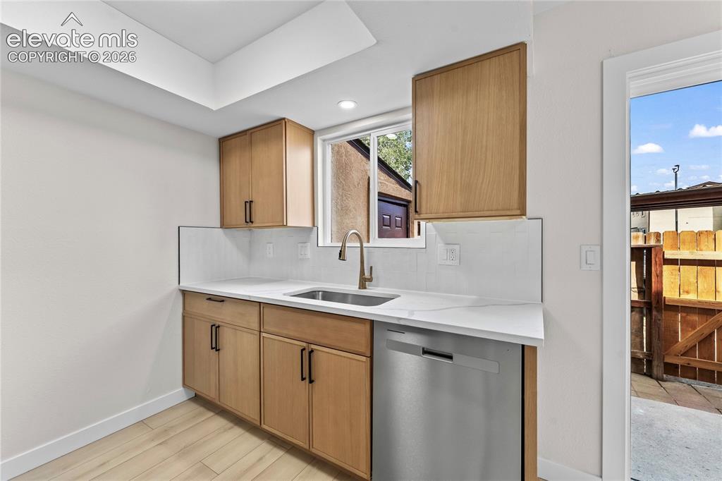 Image 9 of 35: Kitchen