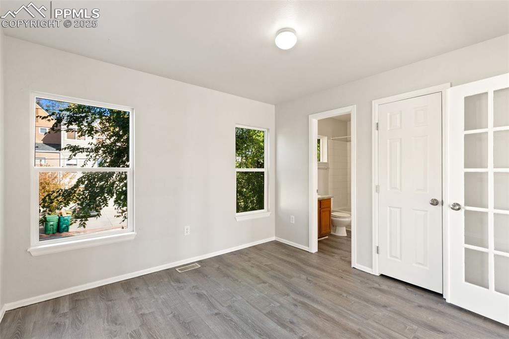 Image 16 of 34: En Suite Bathroom!