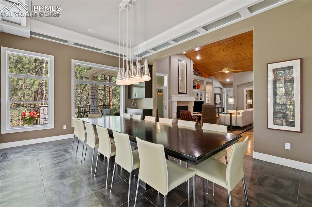 Image 13 of 50: Dining Area