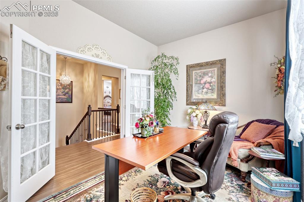 Image 11 of 50: Flex Space