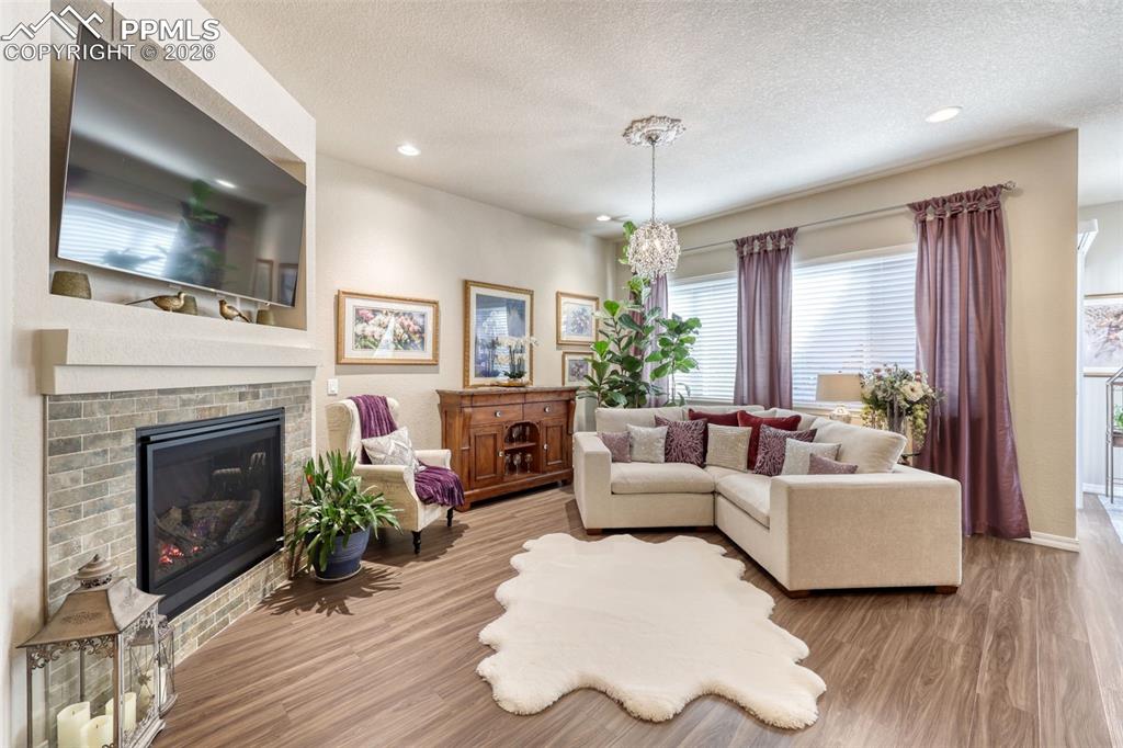 Image 13 of 50: Living Room