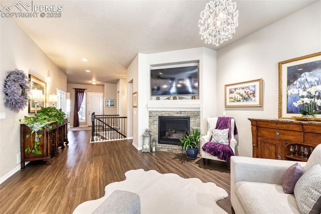 Image 15 of 50: Living Room