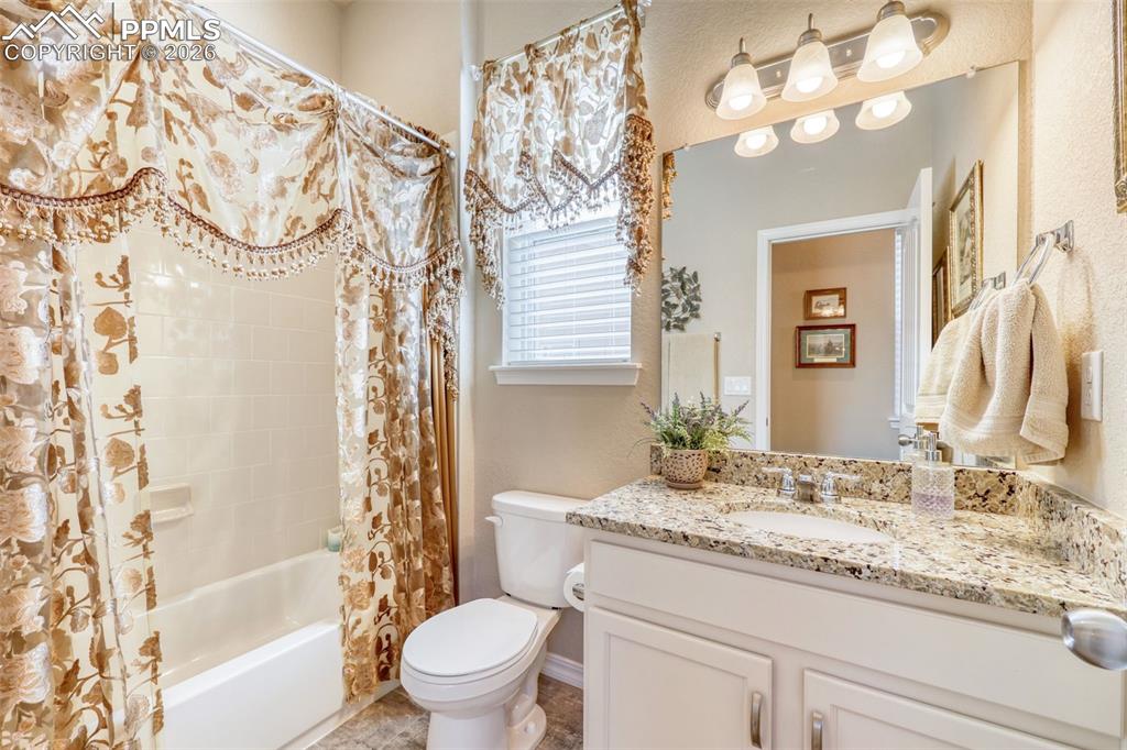 Image 32 of 50: Guest Bathroom