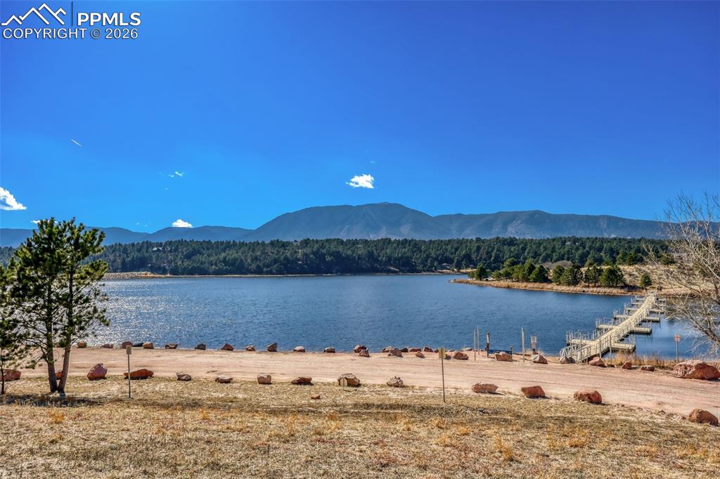 Image 41 of 50: Monument Lake