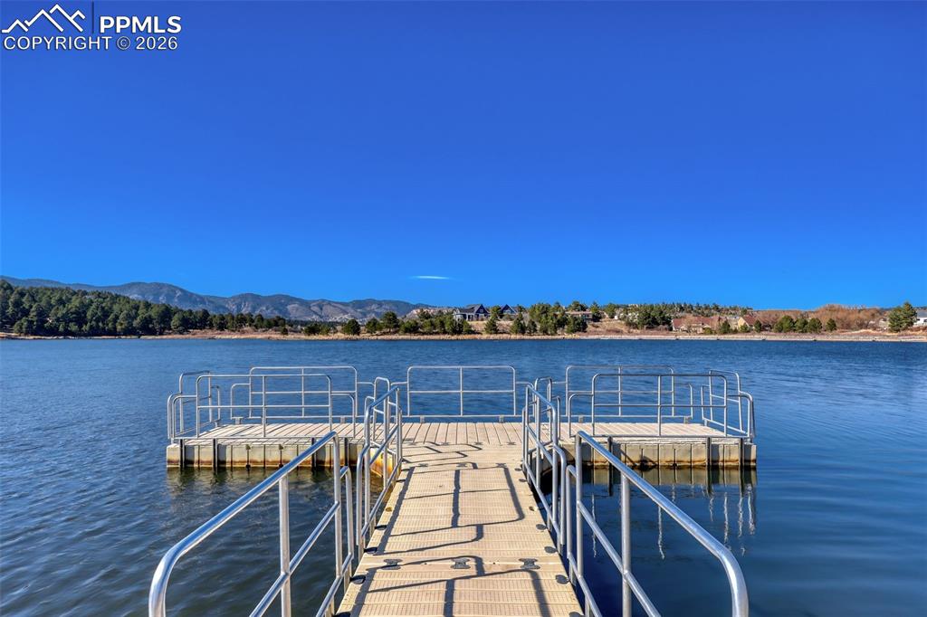 Image 42 of 50: Monument Lake