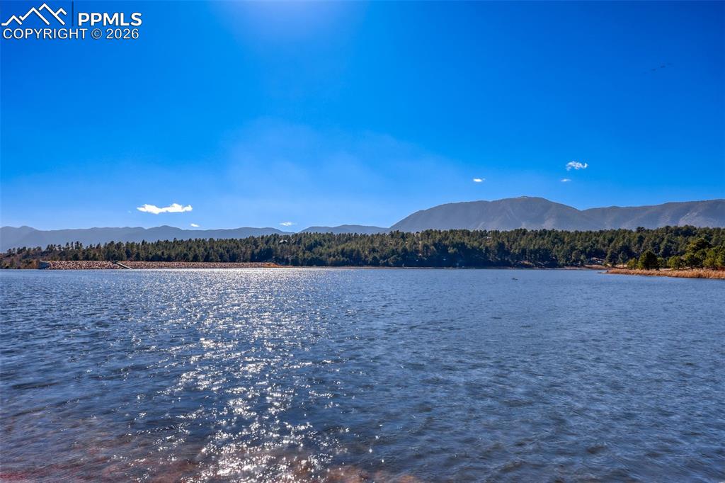 Image 43 of 50: Monument Lake