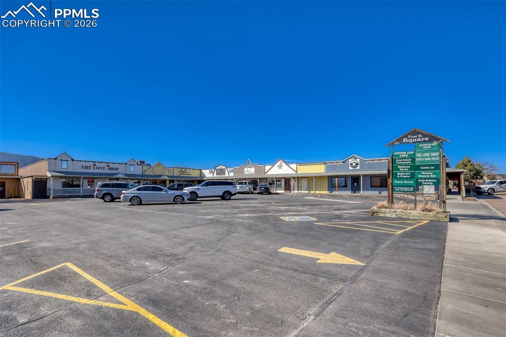 Image 44 of 50: Downtown Monument Shops