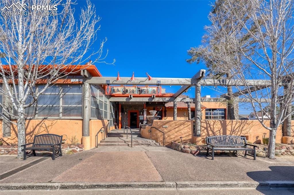 Image 45 of 50: Downtown Monument Shops