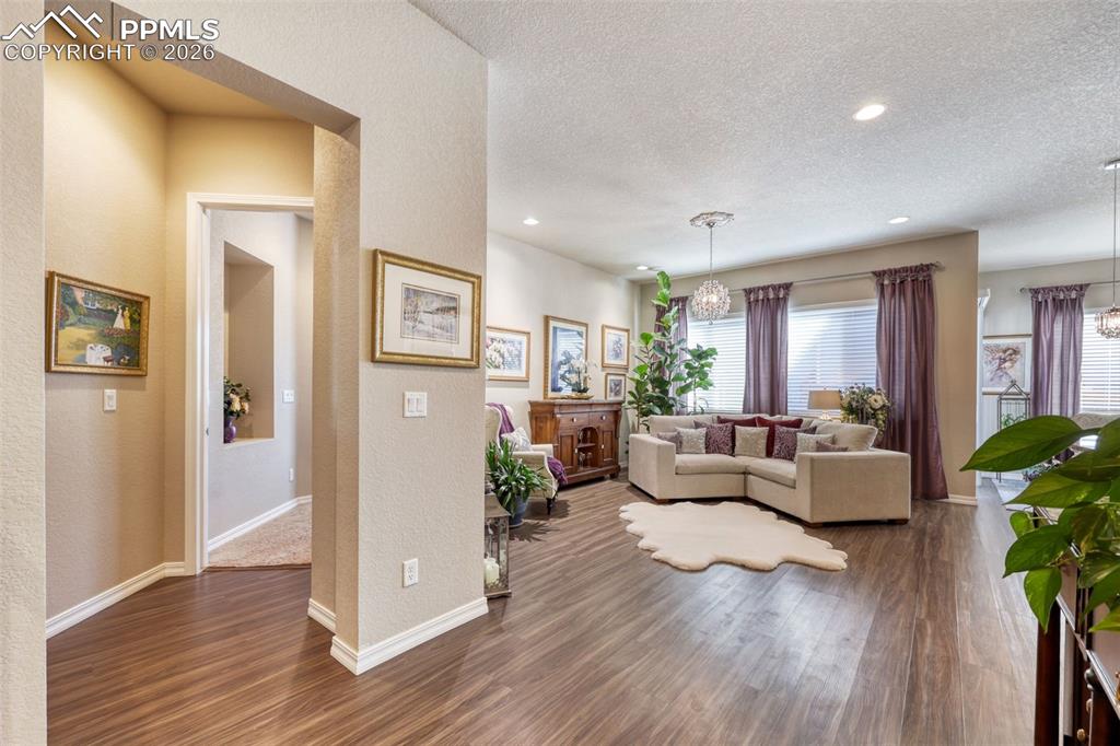 Image 8 of 50: Living Room