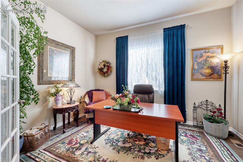 Image 9 of 50: Flex Space