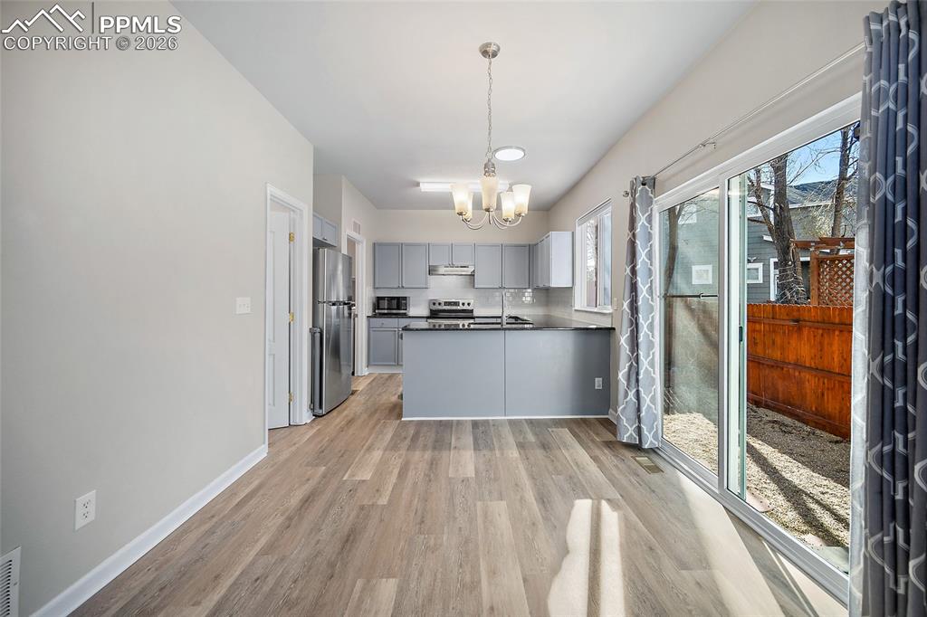 Image 10 of 42: Kitchen