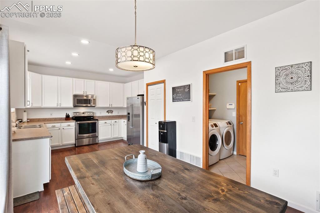 Image 12 of 36: Dining Area