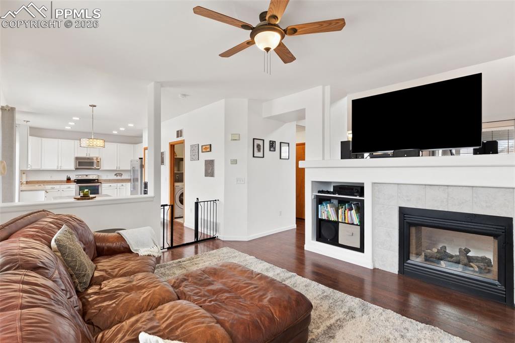 Image 15 of 36: Family Room