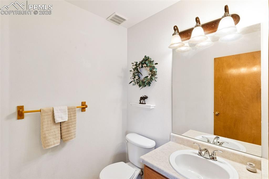 Image 16 of 36: Bathroom