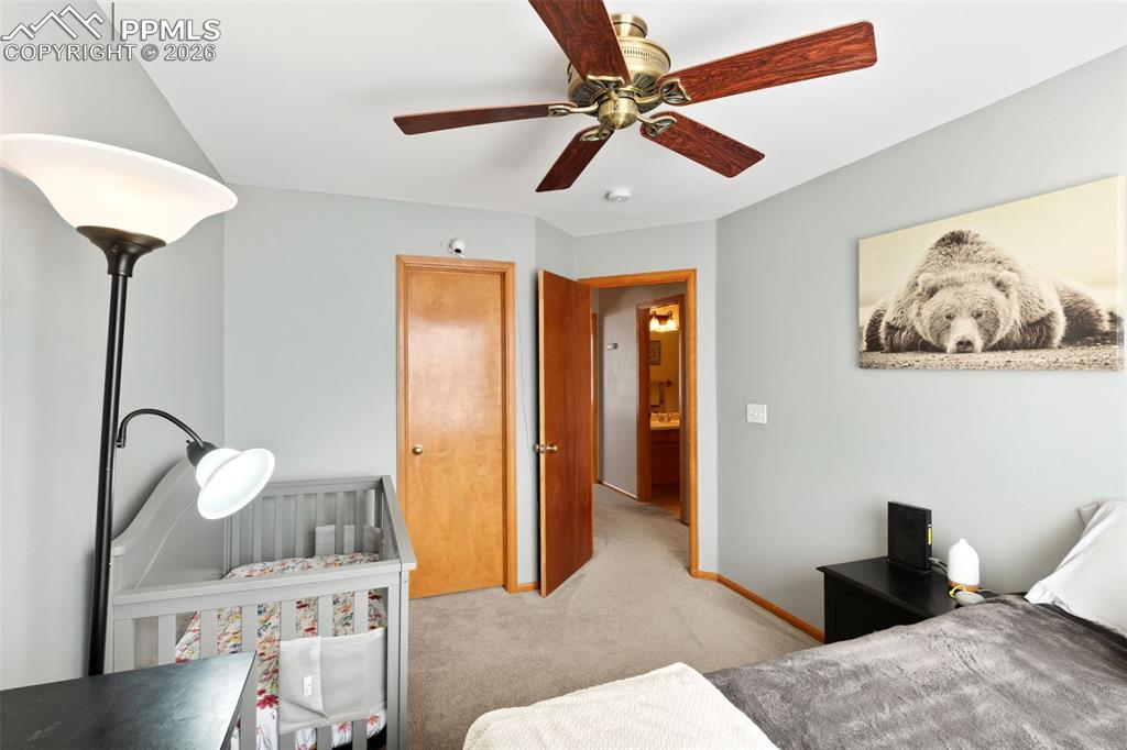 Image 32 of 36: Bedroom