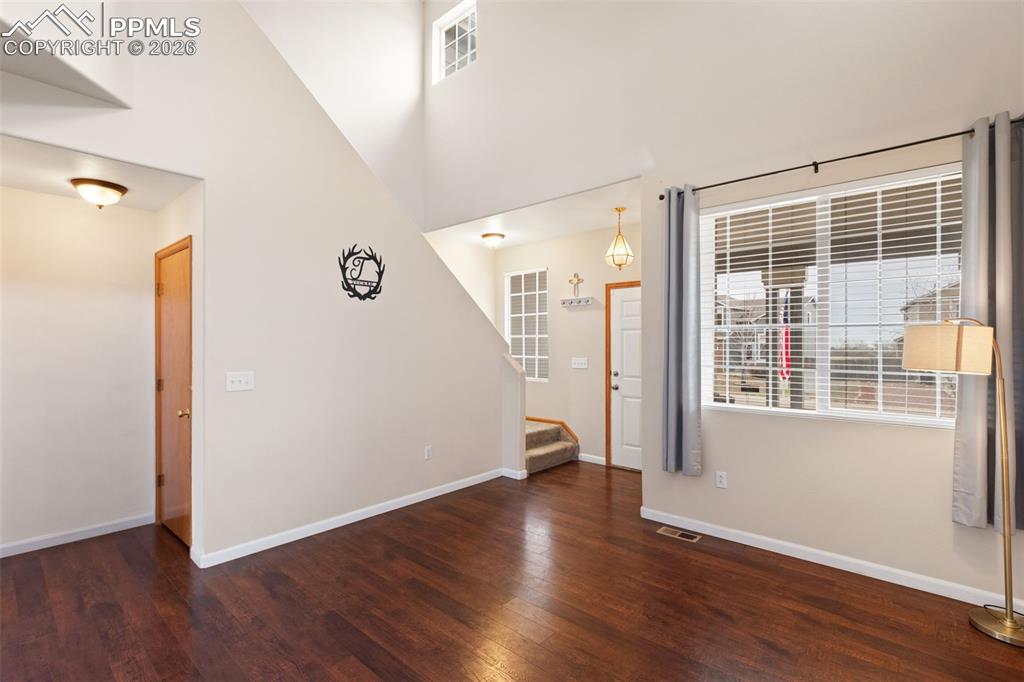 Image 5 of 36: Entry