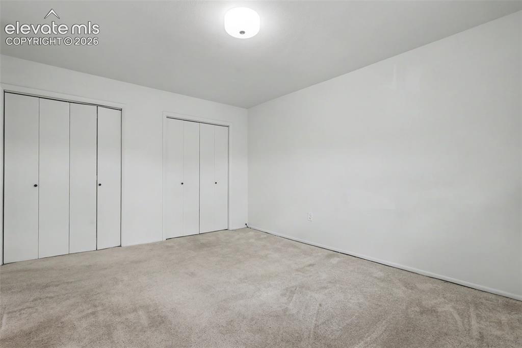 Image 19 of 27: Bedroom