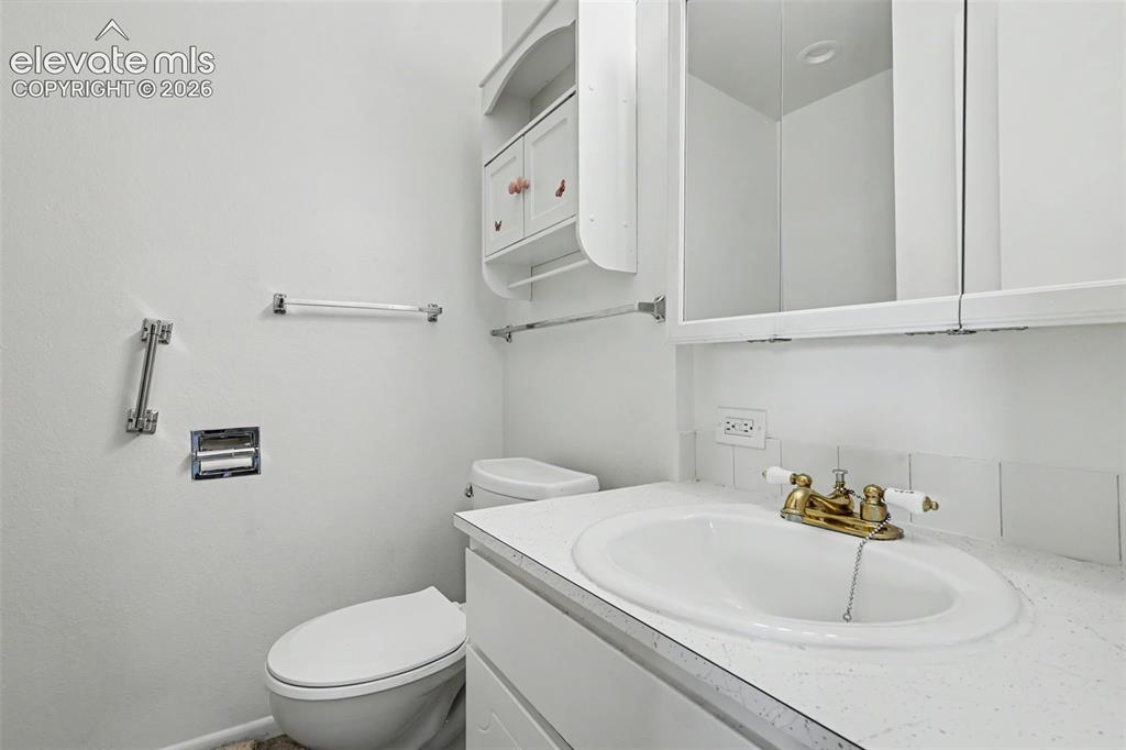 Image 20 of 27: Bathroom