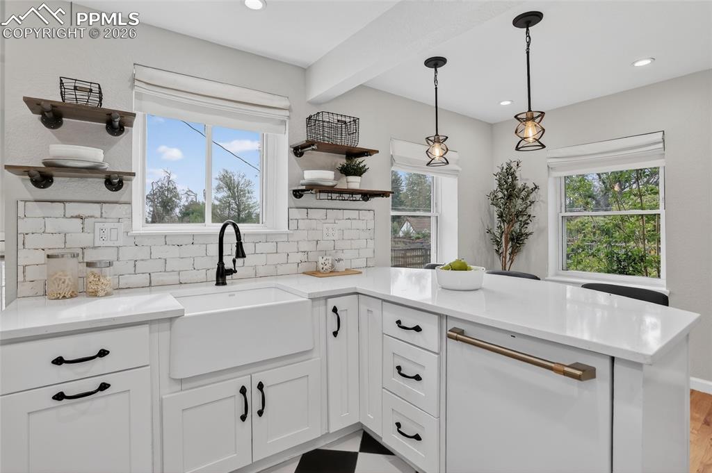 Image 11 of 49: Kitchen