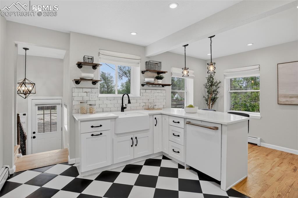 Image 13 of 49: Kitchen