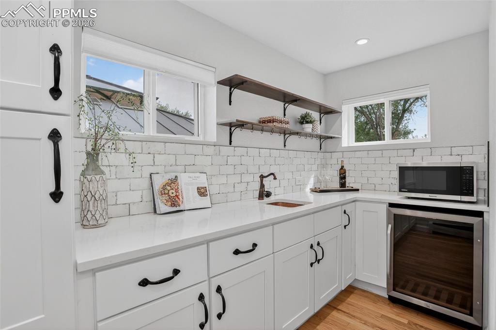 Image 14 of 49: Kitchen