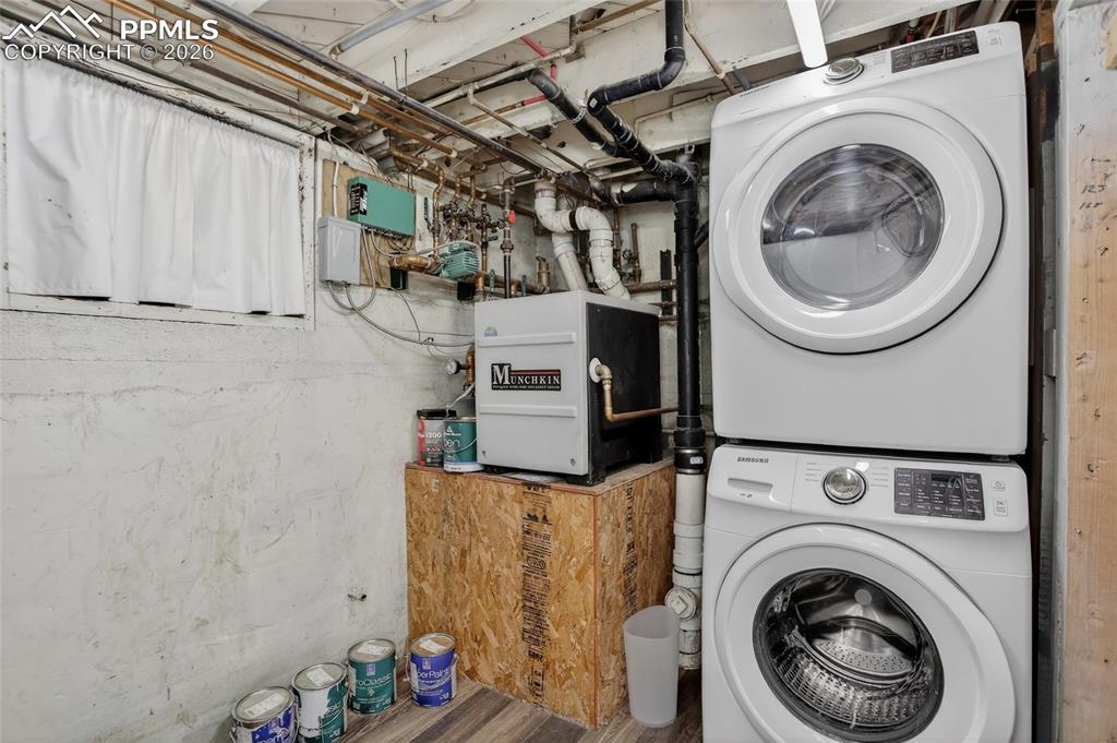 Image 33 of 49: Laundry