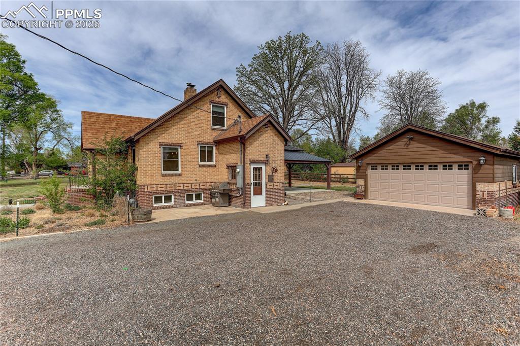 Image 39 of 49: Lots of parking