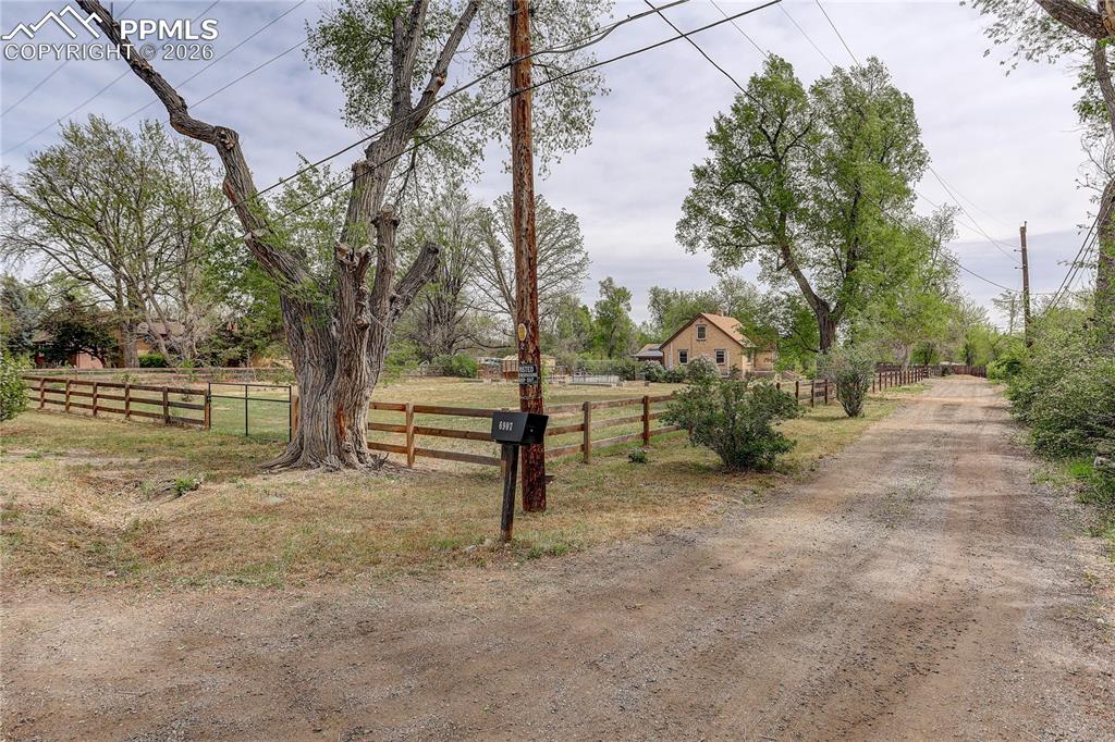 Image 41 of 49: Driveway