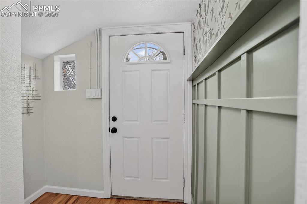 Image 5 of 49: Entry