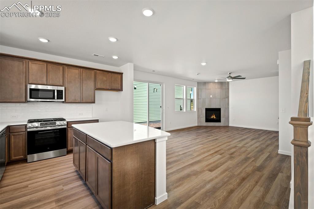 Image 6 of 32: Kitchen